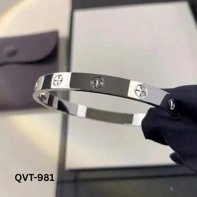 1 Pc Plain Cartier Stainlessteell Bangle QVT-981