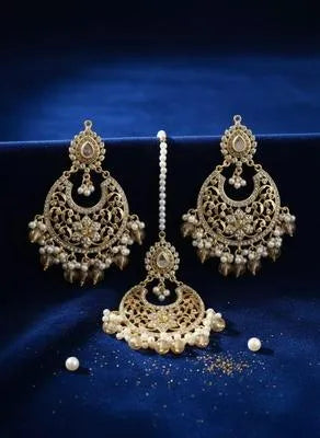 Modern Design Gold Plated Crystal Earrings Bindia Set