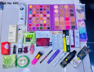 20 in 1 Makeup & Skincare Bundle 300 g - 21 Pc